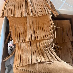 Minnetonka Tan Fringe Moccasins